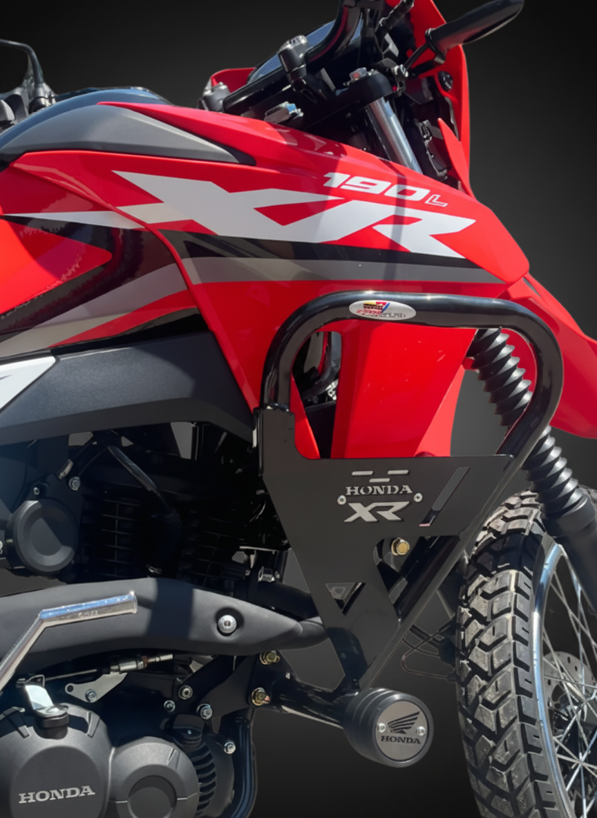 Defensa maciza Provecol XR190 - instalada en moto roja