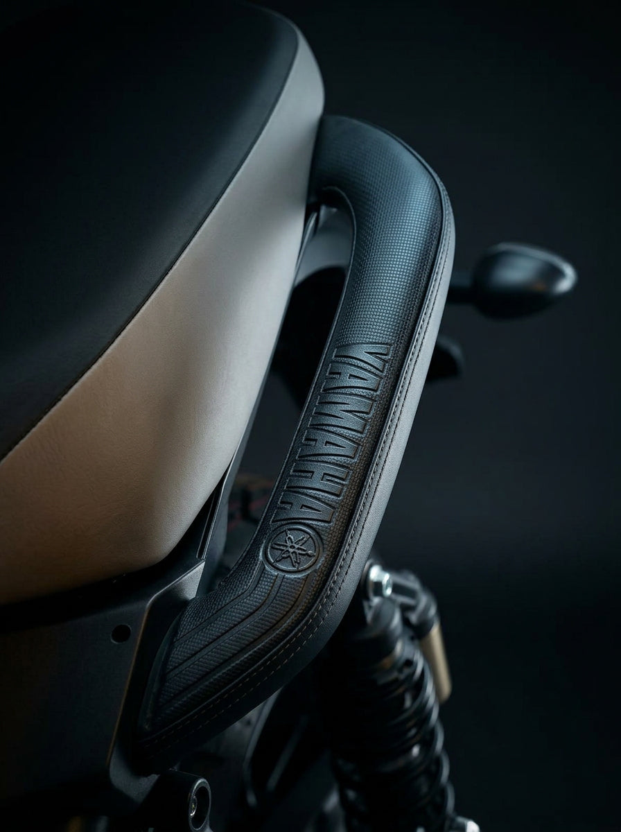 Forro parrilla Yamaha XTZ150 con logo en relieve