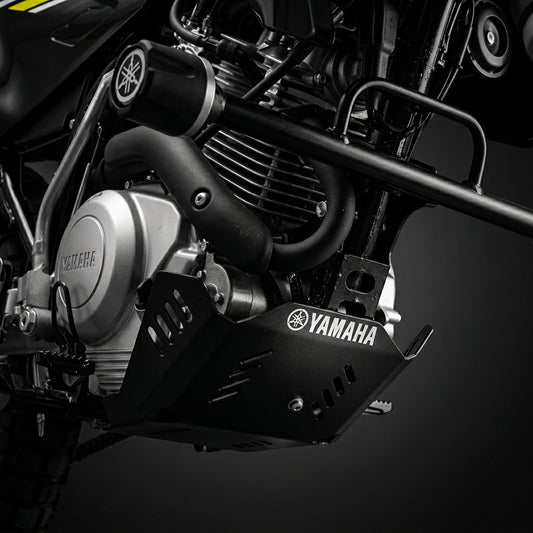Pechera cubremotor XTZ125 XTZ150 instalada en Yamaha XTZ - protección de motor en acero negro